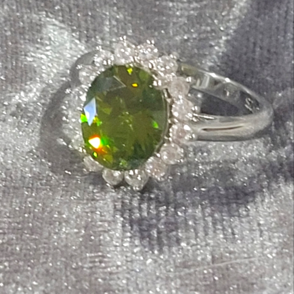 925S Genuine Peridot Flower Ring